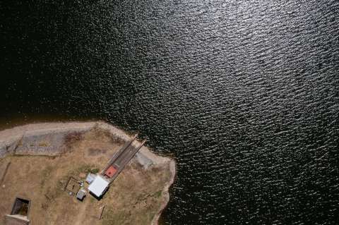 Un año de racionamiento de agua: las metas de ahorro en hogares e industria
