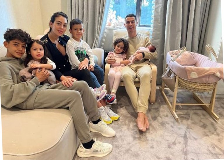 Hijos de Cristiano Ronaldo y Georgina Rodríguez conocieron a ‘Santa Claus’.