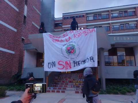 Toma del edificio de la rectoría de la U. Nacional ya completa más de tres días