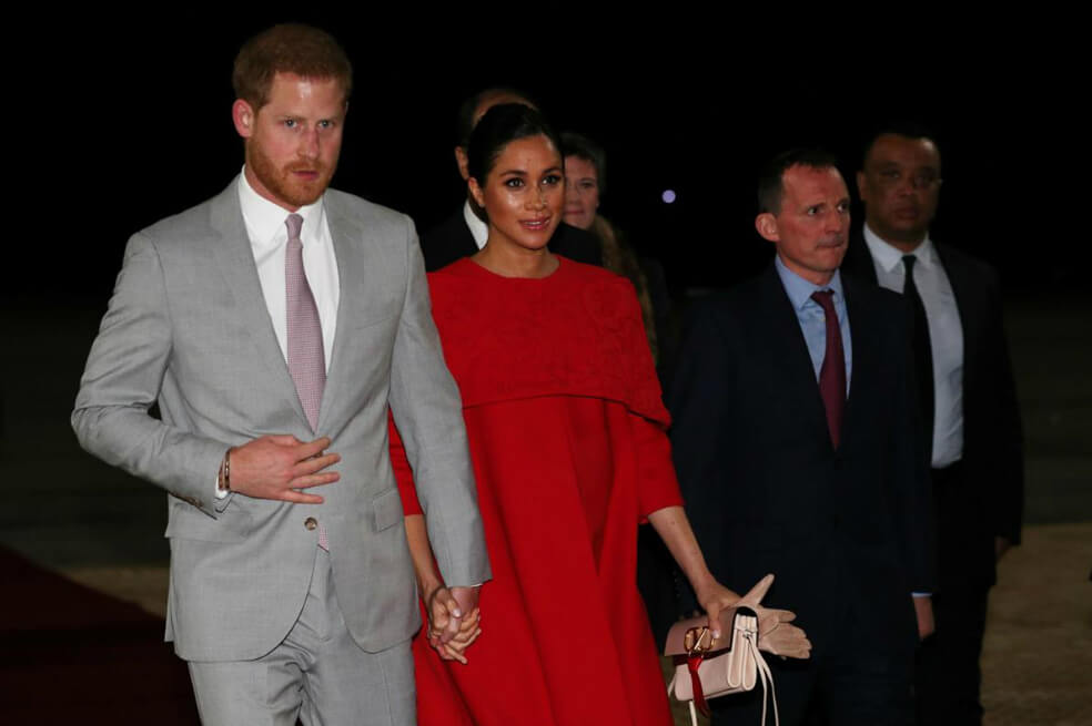 El príncipe Enrique y Meghan Markle durante su llegada a Marruecos este sábado. / AFP