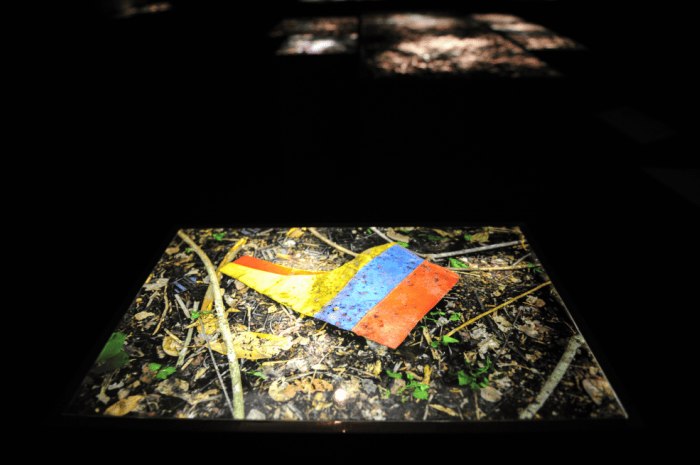 La bandera de Colombia que se porta en el camuflado. / Mauricio Alvarado - El Espectador