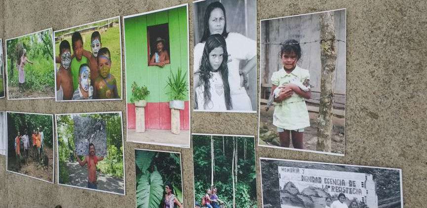 Imagen de la exposición del fotógrafo colombiano Jesús Abad Colorado en la Comunidad de Paz de San José de Apartadó en el Urabá Antioqueño, a propósito de los 20 años de fundación de la comunidad. / Fotos: cortesía William Rozo