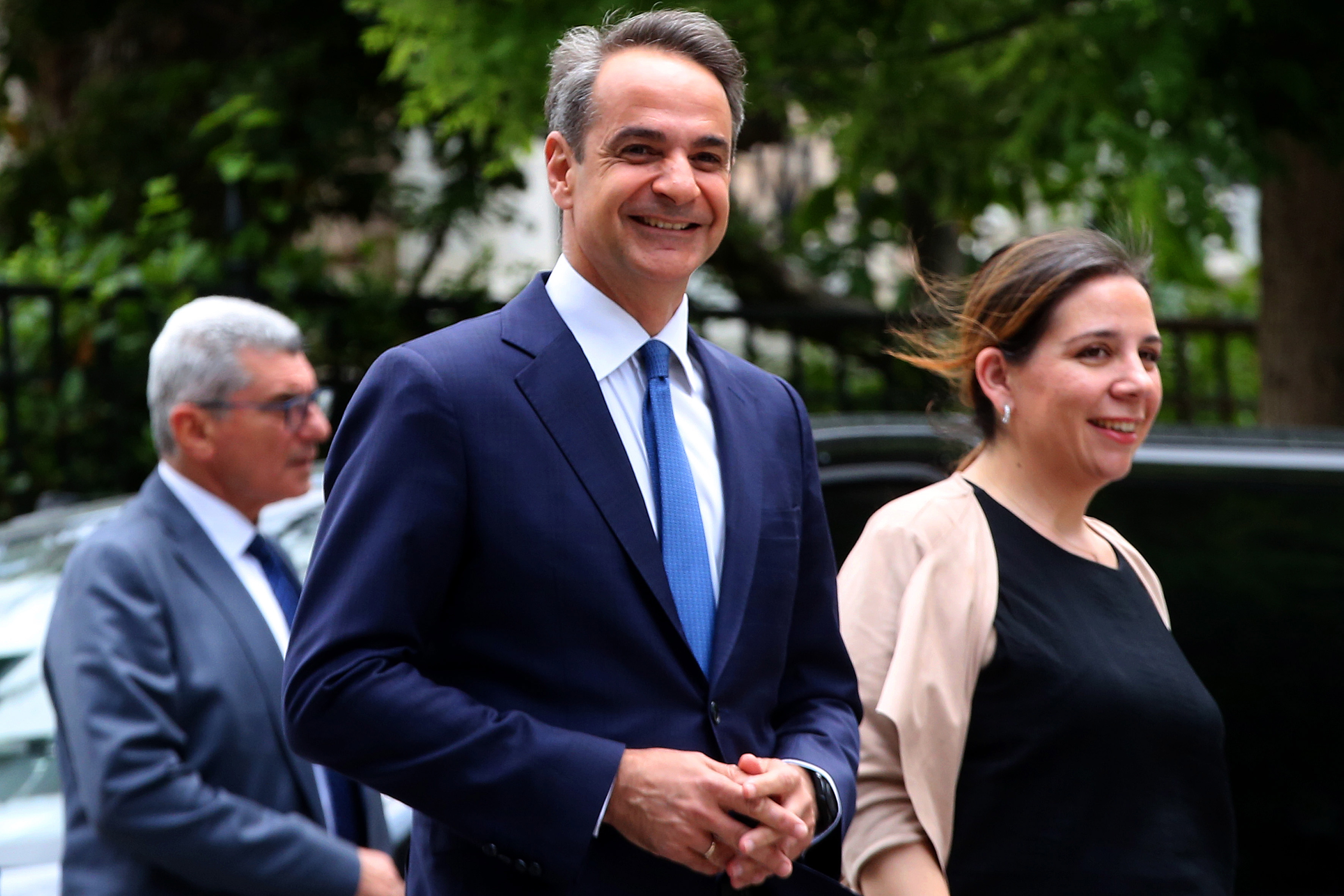 Athens (Greece), 22/05/2023.- Greek Prime Minister Kyriakos Mitsotakis (C) enters the Presidential Mansion to formally receive a mandate to form a government from the Greek president (not pictured), in Athens, Greece, 22 May 2023. Mitsotakis expressed the hope of holding new elections as early as 25 June 2023 after his party New Democracy won the 21 May elections but fell short of a majority. "I consider it is my duty to get past the hurdle of simple proportional representation as quickly as possible and I am willing to return the exploratory mandate to you this afternoon so that we can hold elections, possibly on June 25th," the prime minister said during his meeting with the Greek president. (Elecciones, Grecia, Atenas) EFE/EPA/ORESTIS PANAGIOTOU