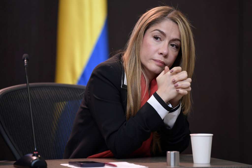 Miembro de la Cámara de Representantes, en rueda de prensa formalizando el pedido de escisión del partido político Alianza Verde por los acuerdos que el ala petrista del partido ha hecho con el Gobierno Nacional.