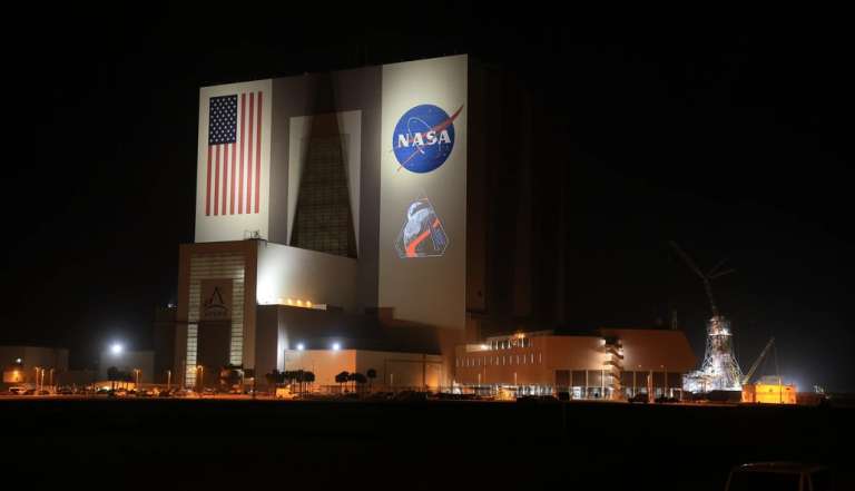 Visite el Kennedy Space Center Visitor Complex para conocer a fondo los detalles de Artemis II y descubrir cómo este fantástico proyecto llevará al hombre de regreso a la Luna.