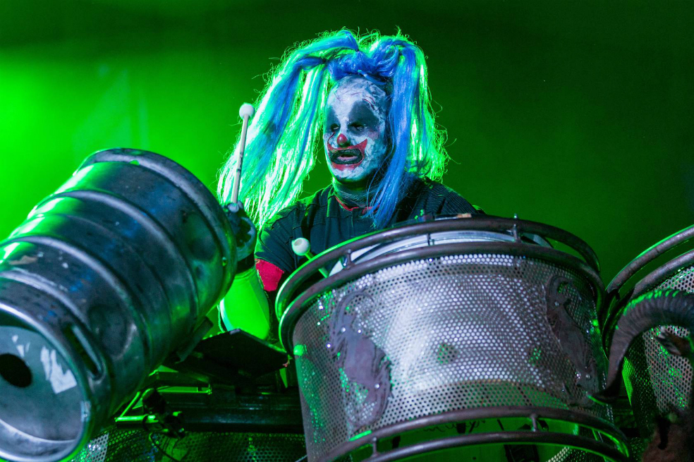 Slipknot, banda creada en 1995, ya tenía aproximaciones visuales con “Welcome to Our Neighborhood” (1999) y “Disasterpieces” (2002). / Cortesía