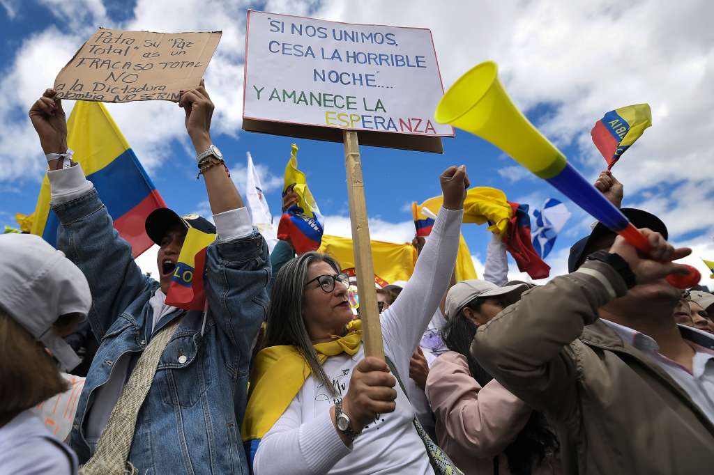 Marcha en rechazo al atentado a Miguel Uribe Turbay
