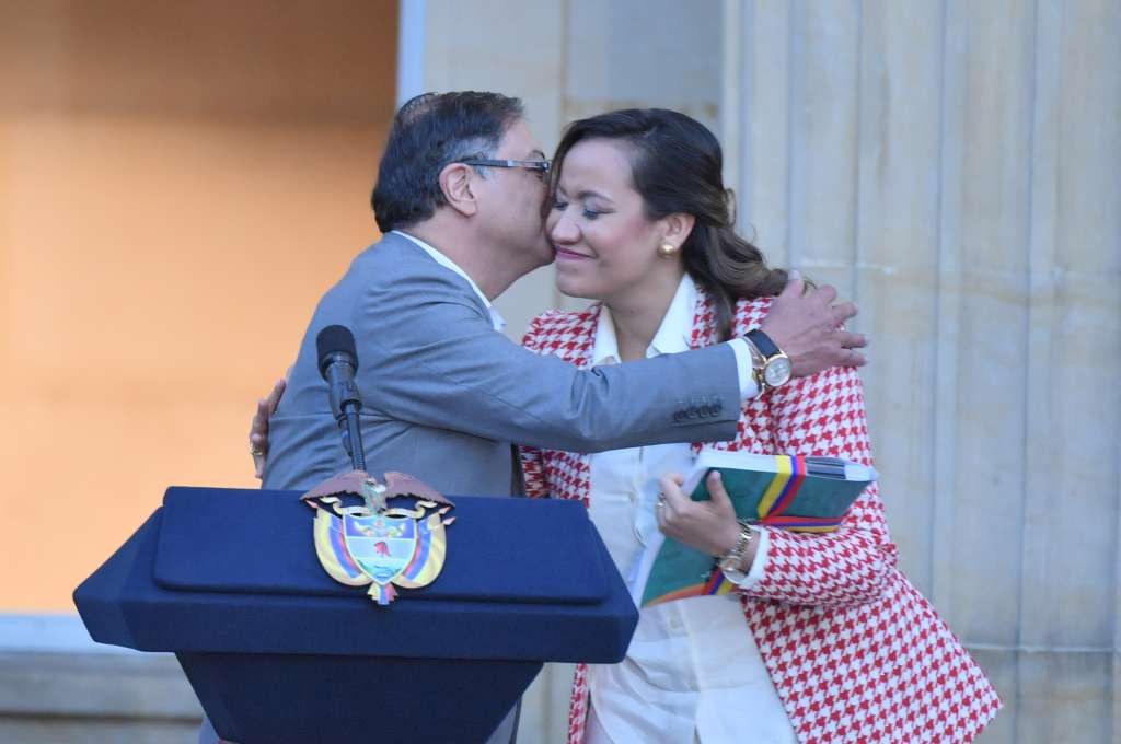 Presentación y radicación de la reforma a la salud por la bancada de gobierno, estuvieron presentes; Gustavo Petro, presidente; Francia Márquez, Vicepresidenta; Carolina Corcho, Ministra de la salud; Roy Barreras, presidente del Senado entre otros.