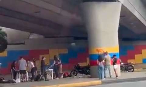Polémica por grafiti con símbolos patrios en el Puente de los Mil Días en Cali