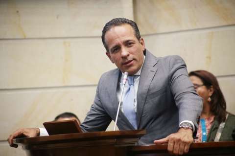 Ya se publicó la hoja de vida de Alexander López para dirigir el DNP