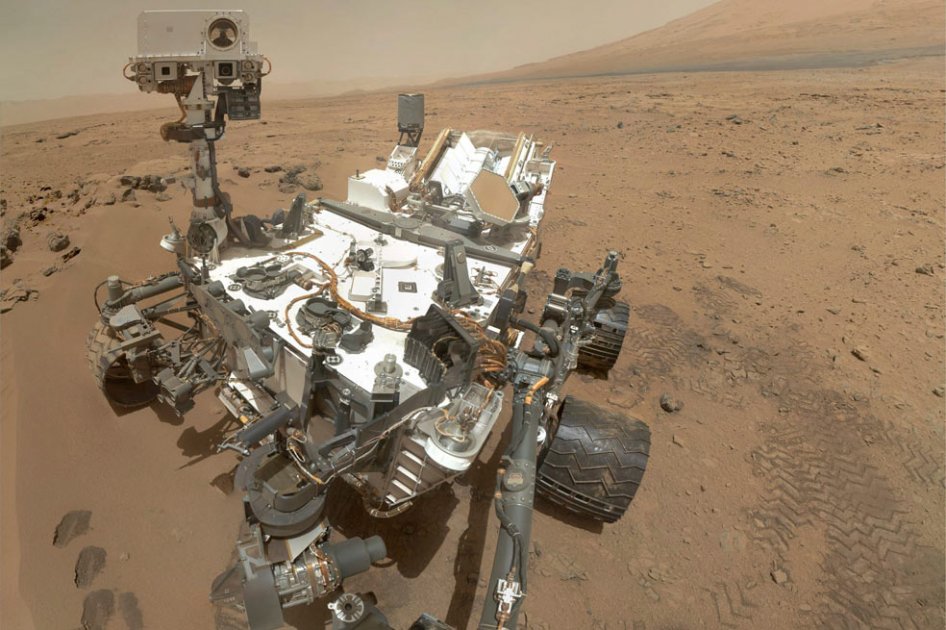 Este autorretrato del robot ha sido tomado con la cámara Mars Hand Lens Imager (MAHLI) que hace fotografías en alta resolución de la superficie de Marte. Foto: EFE