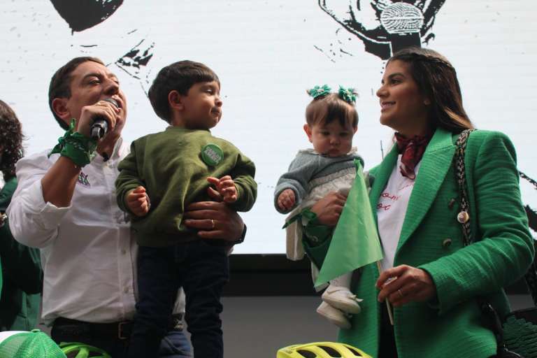 Amaya estuvo acompañado por varios concejales, ediles, diputados y candidatos al Congreso por la Alianza Verde, e invitó a otros militantes del partido a sumarse a su campaña.