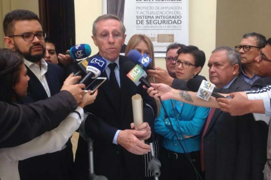 Los verdes en la declaración pública dada a conocer en el Capitolio Nacional.