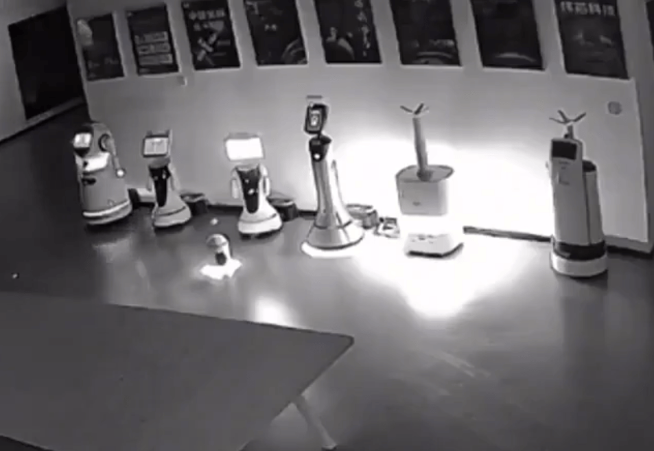 Cámara graba a robot con IA convenciendo a otros de abandonar el trabajo (video)