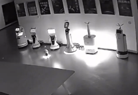 Cámara graba a robot con IA convenciendo a otros de abandonar el trabajo (video)