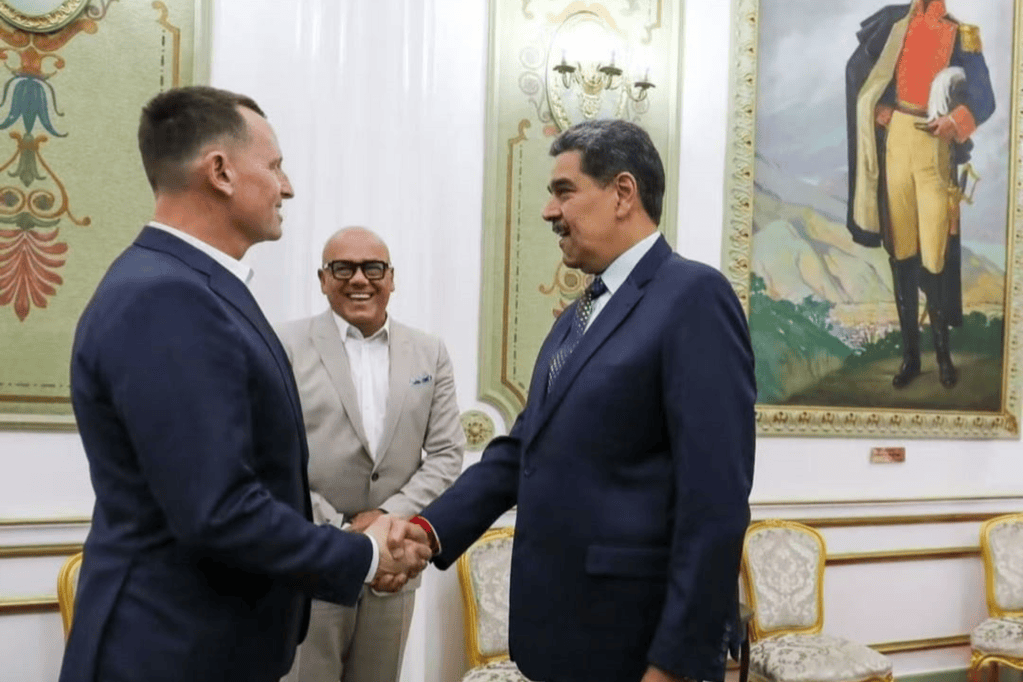 Richard Grenell, enviado de Trump para situaciones especiales, reunido con Nicolás Maduro.
