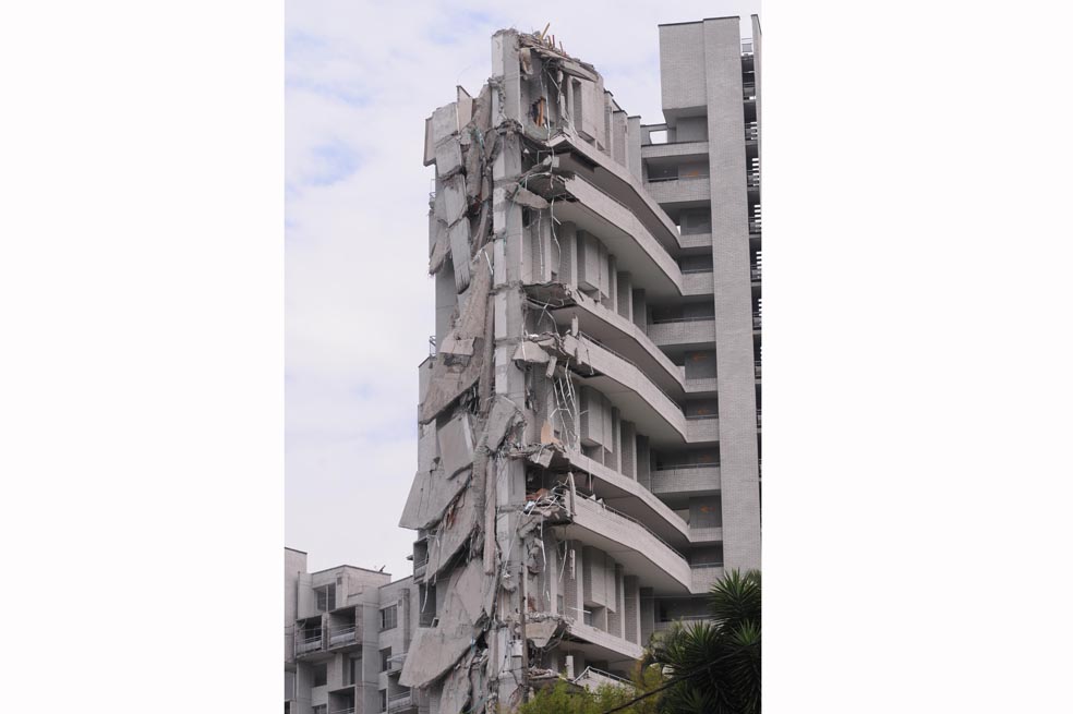 Para que tragedias como la del edificio Space no se vuelvan a presentar, el Gobierno trabajará para sacar adelante la Ley de viviendas seguras. / Archivo