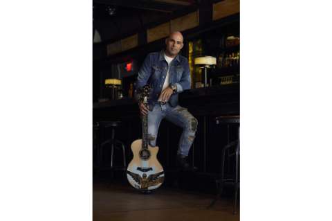 Stokoff, country pop al estilo colombiano