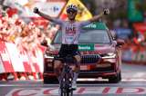 Impresionante triunfo de Adam Yates en la novena etapa de la Vuelta a España