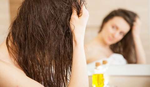 Cómo quitar la grasa del cabello fácilmente en casa