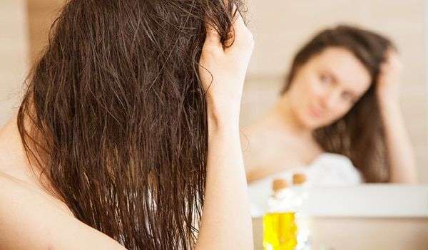Quita la grasa de tu cabello fácilmente con estos 3 ingredientes que debes tener en casa. Aquí te explicamos el paso a paso para hacerlo.