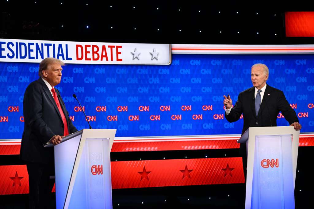 Atlanta (United States), 28/06/2024.- US President Joe Biden (R) and former US President Donald J. Trump (L) participate in the first 2024 presidential election debate, at Georgia Institute of Technology'Äôs McCamish Pavilion in Atlanta, Georgia, USA, 27 June 2024. The first 2024 presidential election debate is hosted by CNN. EFE/EPA/WILL LANZONI / CNN PHOTOS MANDATORY CREDIT: CNN PHOTOS / CREDIT CNN - WILL LANZONI EDITORIAL USE ONLY EDITORIAL USE ONLY