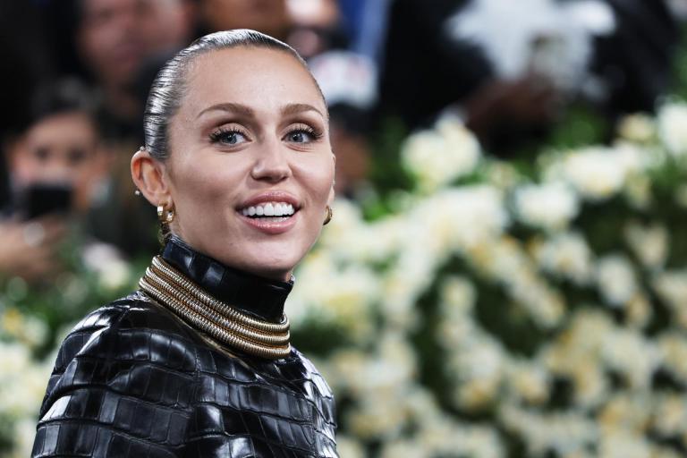 Miley Cyrus estrena “Something Beautiful” en cines. Aquí puede comprar las boletas