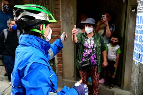 En imágenes: así fue el recorrido de Claudia López por la localidad de Suba