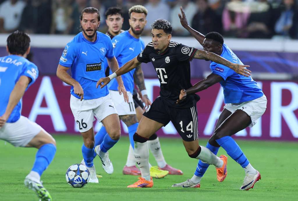 LIMASSOL (Cyprus), 30/09/2025.- Luis Diaz (C) of Bayern in action during the UEFA Champions League league phase match between Pafos and Bayern Munich in Limassol, Cyprus, 30 September 2025. (Liga de Campeones, Chipre) EFE/EPA/SAKIS SAVVIDES