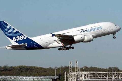 China comprará 60 aviones Airbus tras visita de Hollande a Pekín