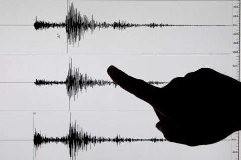 Al menos 119 personas muertas tras sismo de magnitud 5,6 en el oeste de Nepal