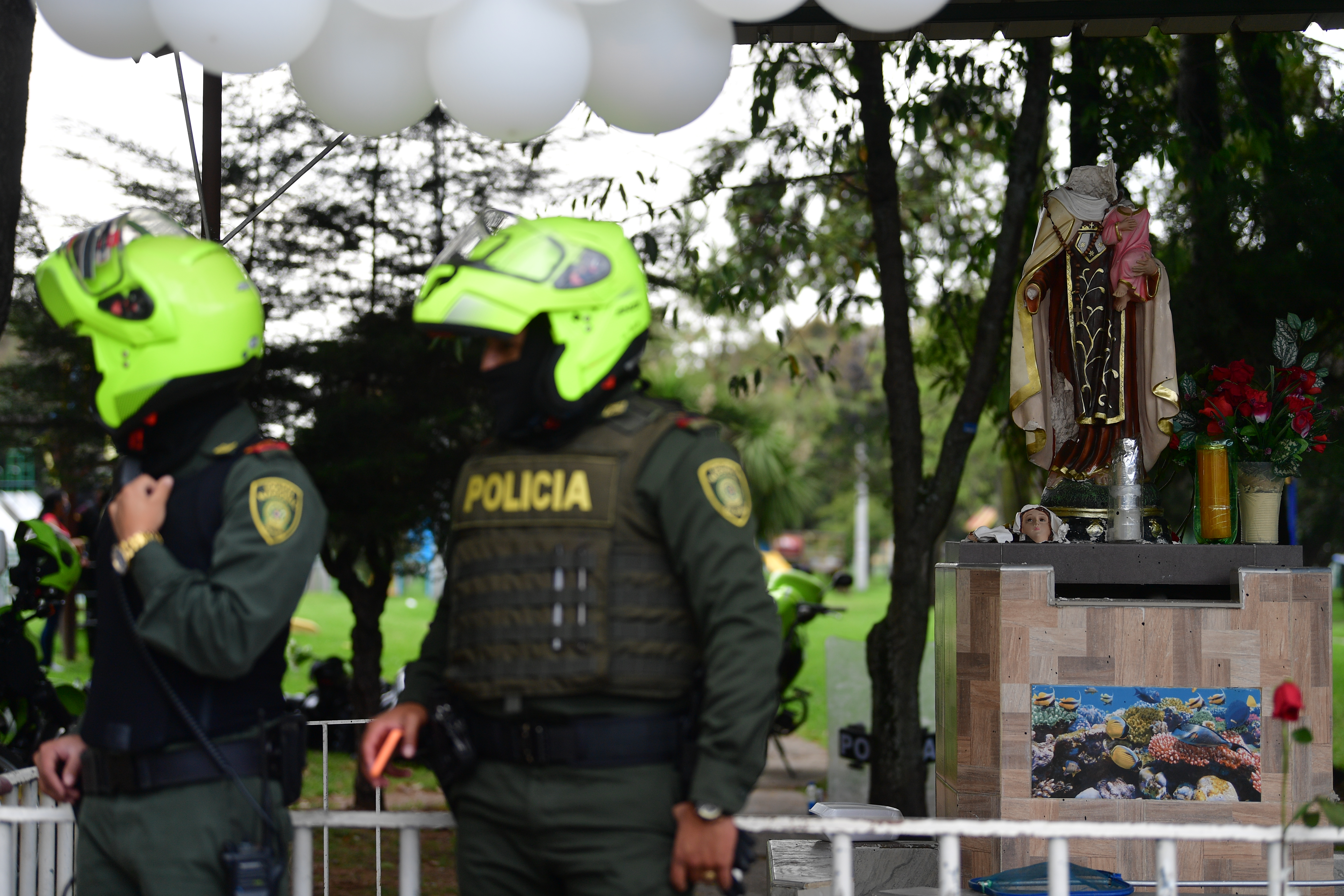 Policías custodian el CAI, dos días después de los disturbios y manifestaciones generados por la muerte de Javier Ordóñez Bermúdez a manos de dos policías de este CAI.