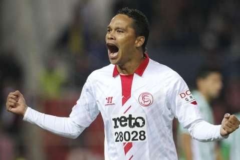 Carlos Bacca anotó en la victoria de Sevilla
