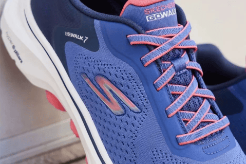 Skechers presenta su colección de calzado y ropa para caminar