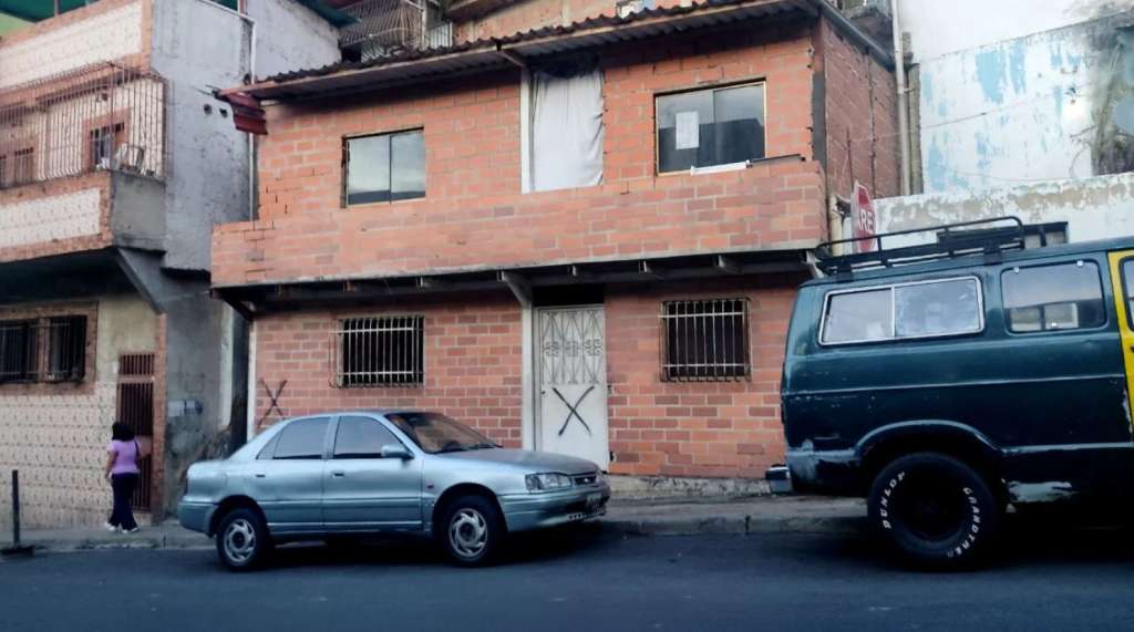 Una casa marcada con una X en Caracas.