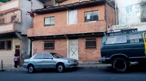 Casas en Caracas son marcadas con una “X”: vecinos se sienten amenazados