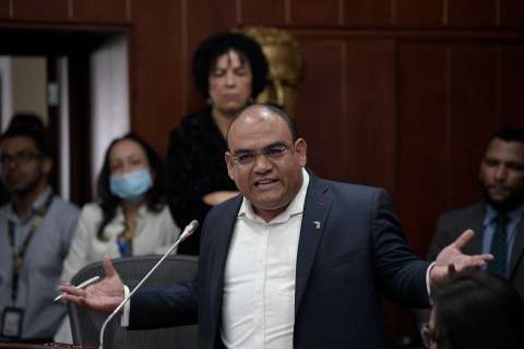 Corte Suprema acusó al exsenador Antonio Correa por corrupción en canchas sintéticas