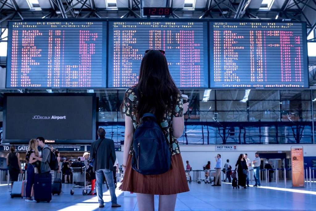 Después de caer en enero, cuando la pandemia alcanzó algunos de sus peores niveles en EE.UU., el tráfico de las aerolíneas se ha duplicado.