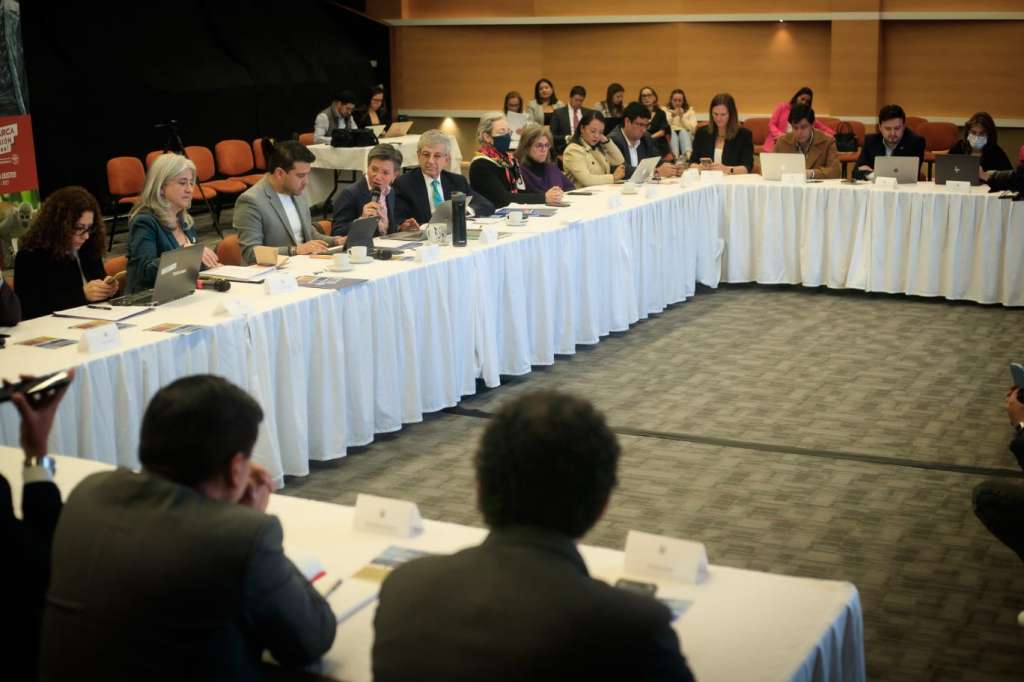 El consejo está conformado por la alcaldesa de Bogotá, el gobernador de Cundinamarca, los alcaldes de municipios que decidan unirse, un delegado del Gobierno (con voz, pero sin voto) y un representante del Comité Intergremial Bogotá-Cundinamarca.