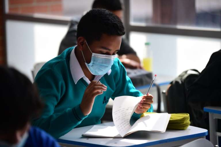 Según el Distrito, la conversación sobre los protocolos de bioseguridad debe cambiar hacia el monitoreo de los casos, en lugar de esperar cero contagios en las aulas.