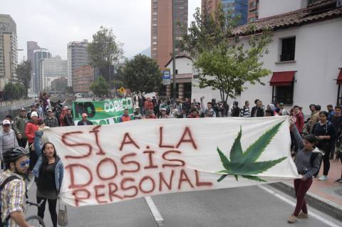 Si los padres no toman las riendas, el Estado no evitará que consuman drogas: demandantes