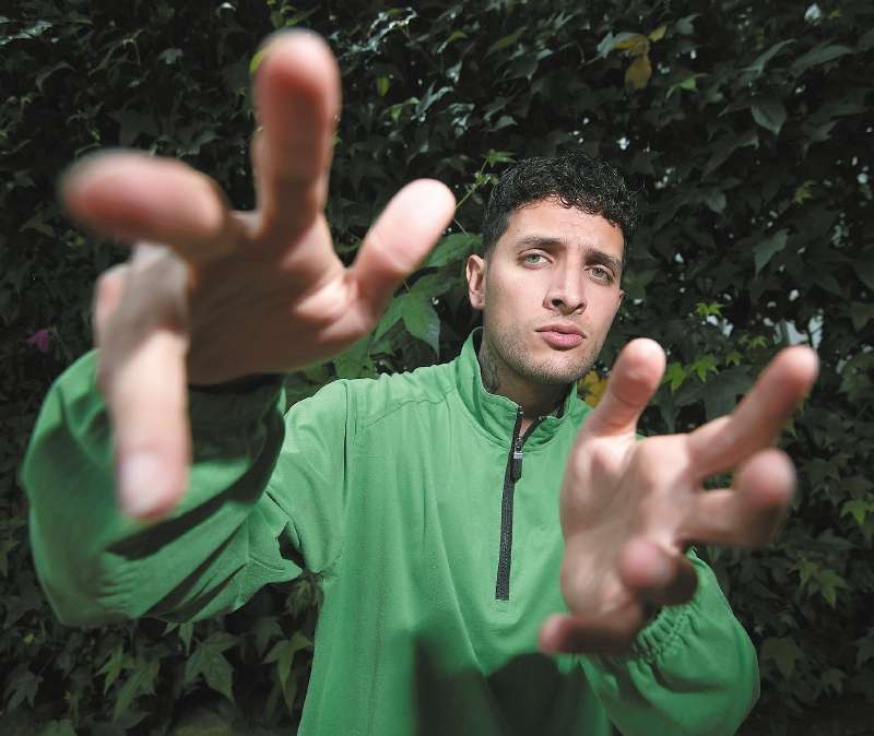 Elevn dice que su artista favorito es John Mayer, debido a la autenticidad que transmite.