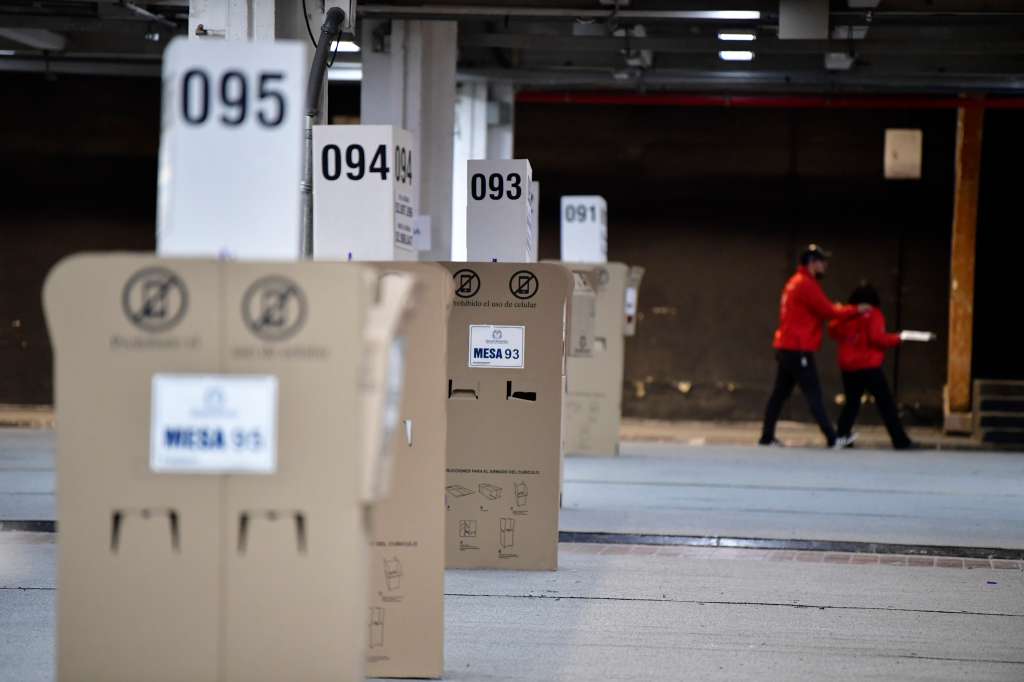 Instalación de mesas, zonas de prensa y puestos de votación en Corferias previo a las elecciones presidenciales primera vuelta 31 de mayo