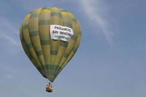 Greenpeace sobrevoló Bogotá en reclamo por los páramos
