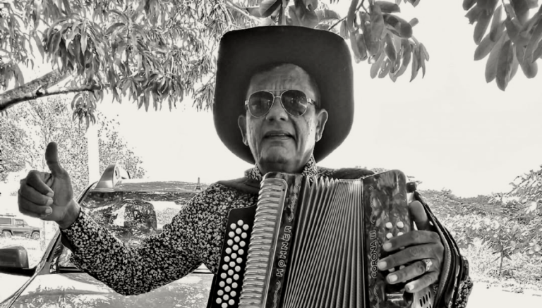 Murió cantante vallenato poco antes de subirse al escenario. Alcanzó a pedir ayuda