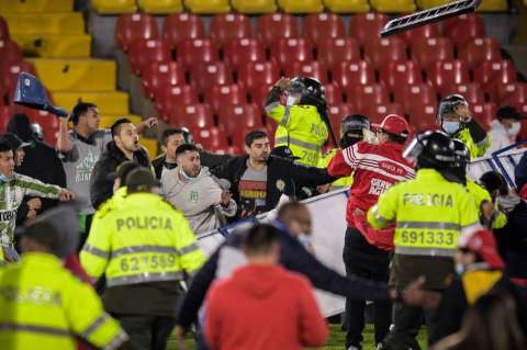 En video: Pelea entre hinchas opaca el regreso de la afición en Bogotá