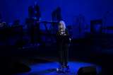 Patti Smith se desmaya durante un concierto y lo acaba en silla de ruedas