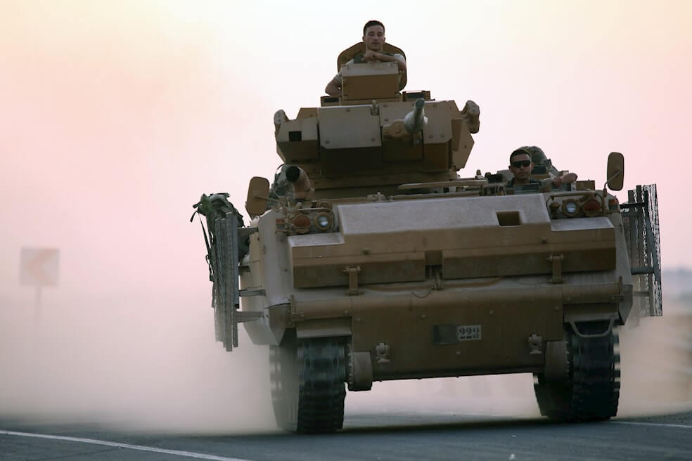 Un tanque turco empieza las operaciones militares contra los kurdos al norte de Siria. / EFE