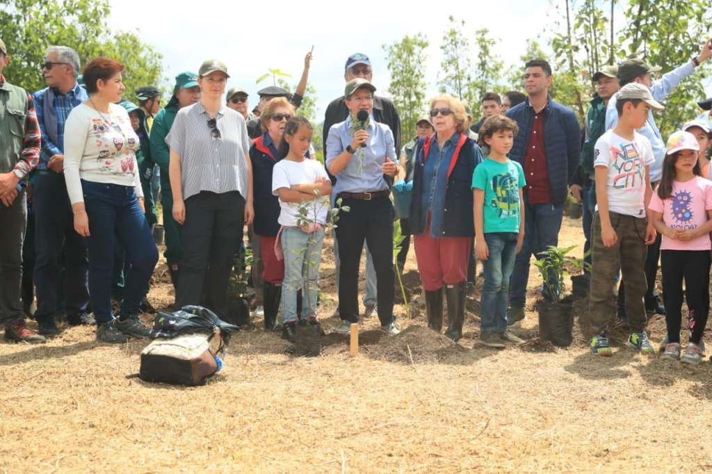 A la jornada también asistieron la secretaria de Ambiente, integrantes de la comunidad Muisca, ambientalistas y trabajadores del Jardín Botánico. / Cortesía Alcaldía de Bogotá