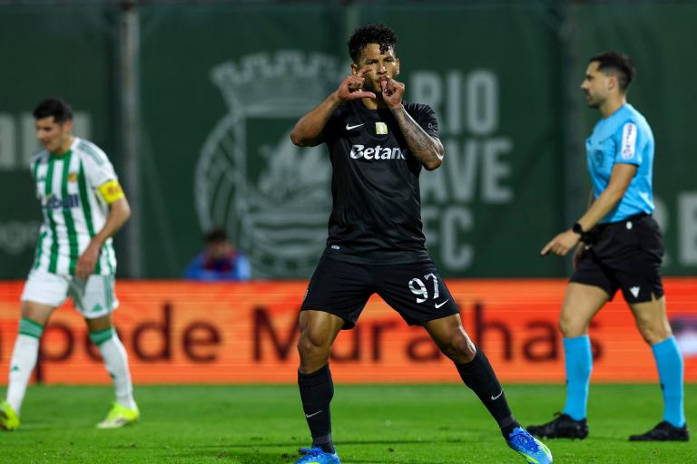 Luis Javier Suárez sigue encendido: gol con Sporting de Portugal y acecha a Kane en Europa